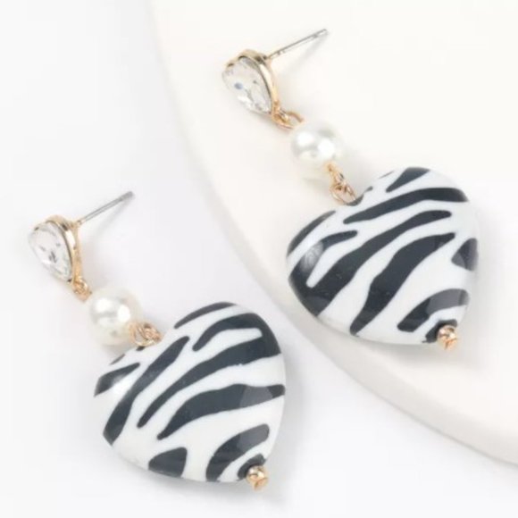Zebra print heart earrings - Picture 5 of 9